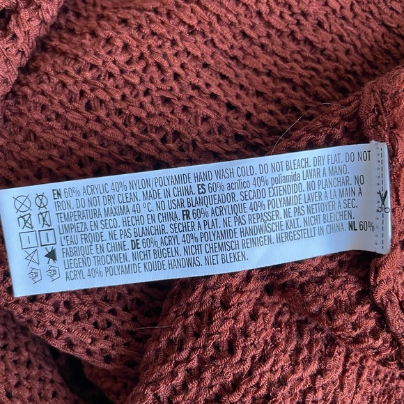 ‼️SALE‼️$25 Back Criss Cross NWOT Oversized Sweater Like/Bundle/Offer for sale - Picture 3 of 4